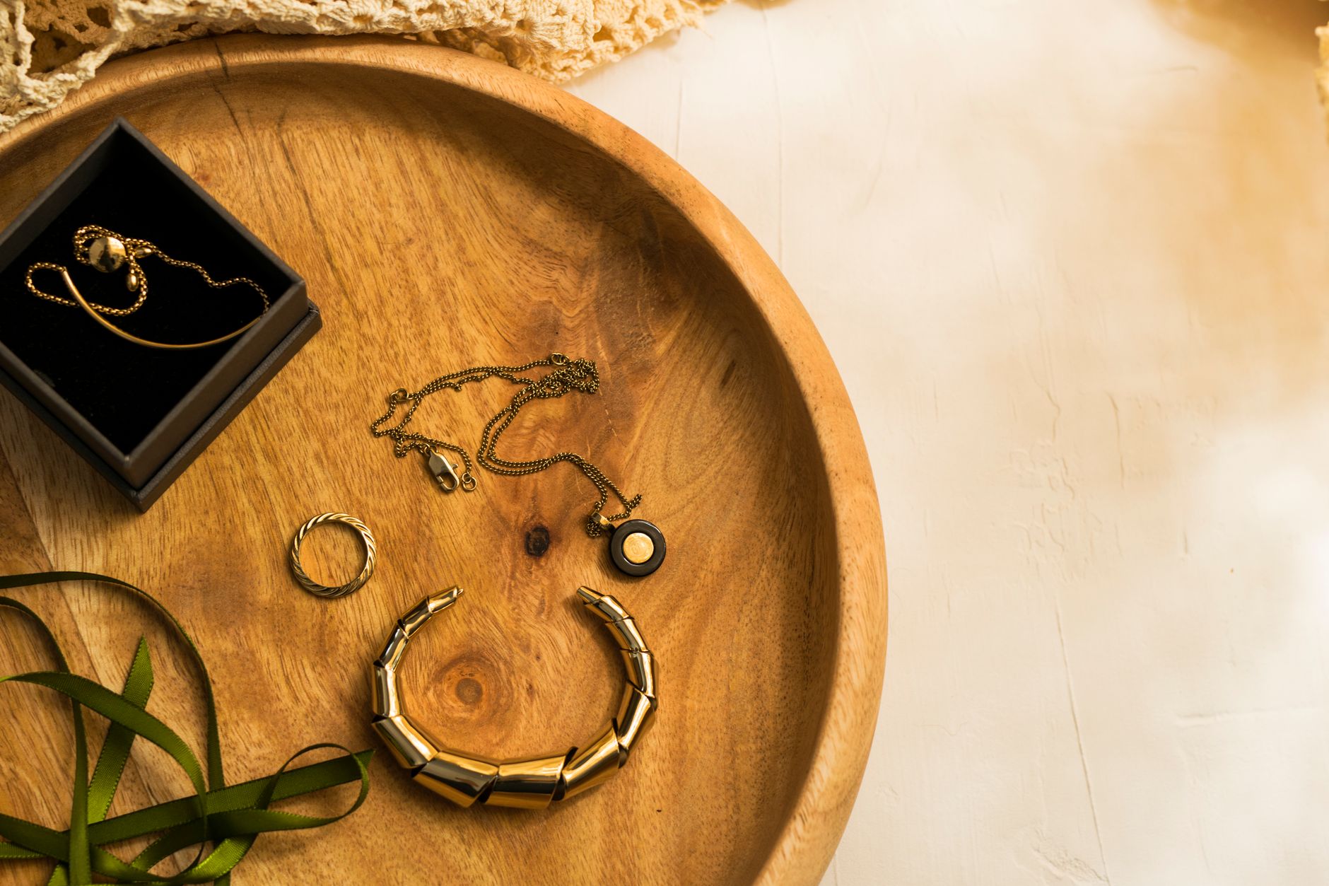 Guía de tallas de joyas: elige la talla de anillo y la longitud de collar